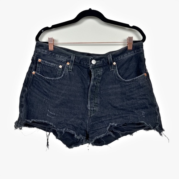 LEVI’S DISTRESSED BLACK DENIM SHORTS WITH 6 BUTTON FLY SIZE 32 - Picture 4 of 15